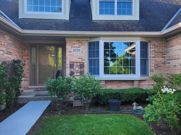 1038 Plantain Ct, Crystal Lake, IL 60014