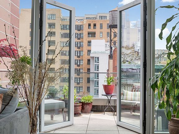 3rd image of 5 Franklin Pl #16B
