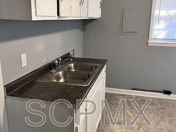 3rd image of 2423 Crestview Dr