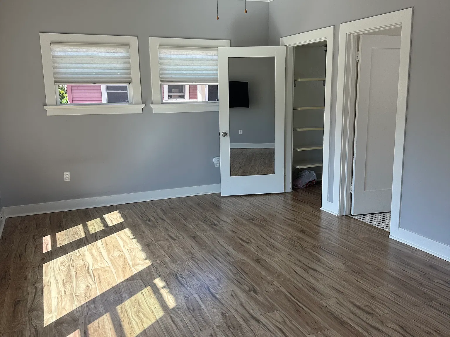 Studio, 300 sqft, $1,900 — Photo 3