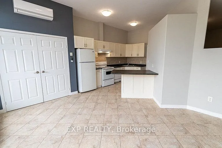 40 Front St N #102 — Photo 3