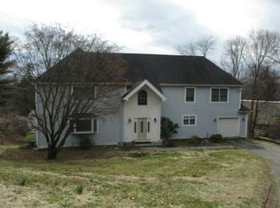 139 Wyndover Ln, Stamford, CT 06902