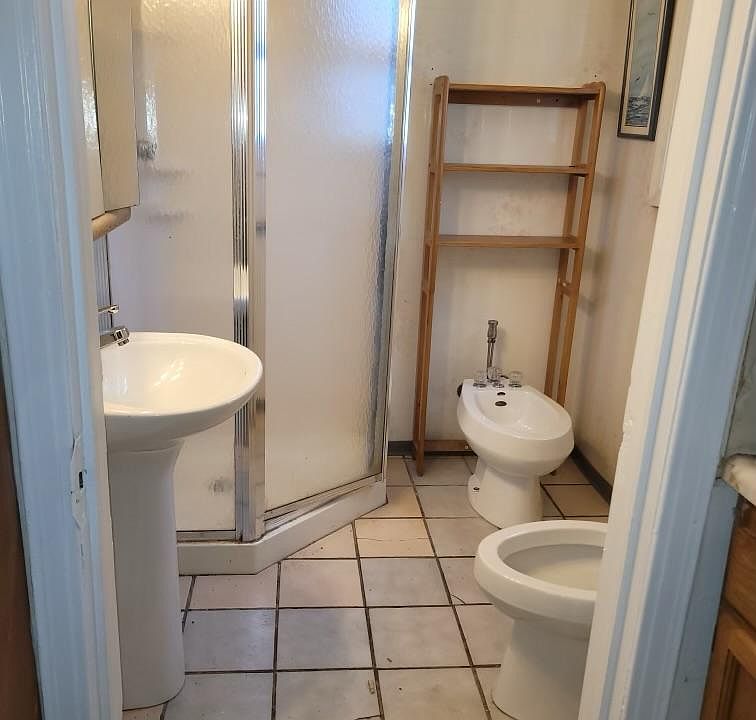 1st image of 33125 W Jefferson Ave #1