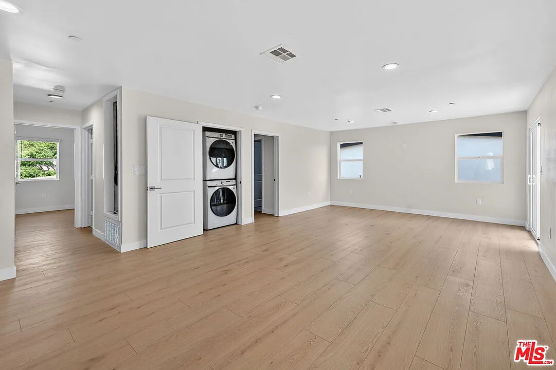 3 bed, 1300 sqft, $2,979 — Photo 4