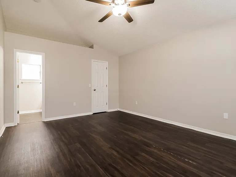 266 Regal Downs Cir — Photo 11