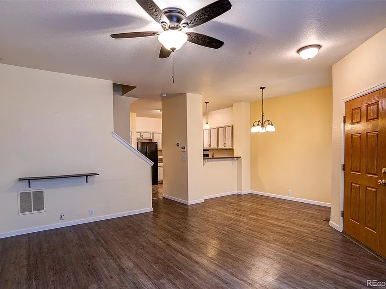 6065 Ensemble Hts — Photo 2