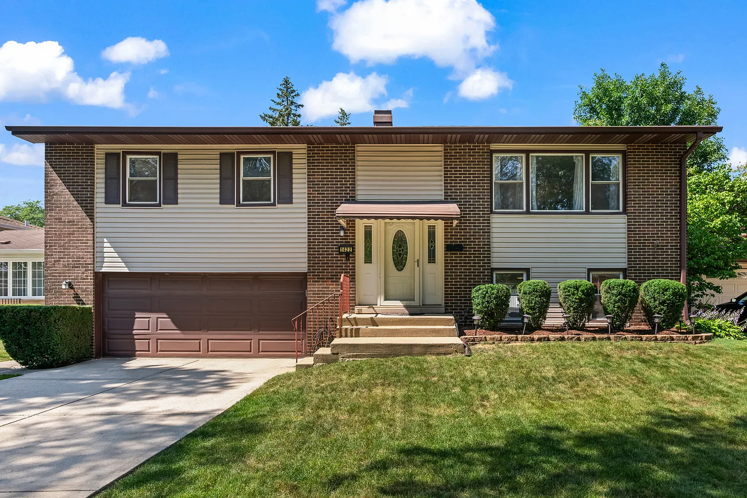1422 S Robert Dr photo 1