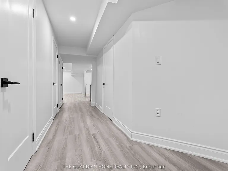 44 Williamson Dr W — Photo 17