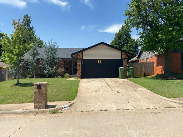 704 Woodlawn Dr, Yukon, OK 73099