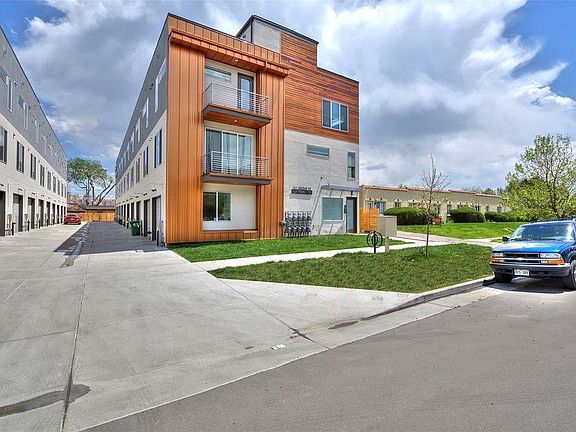 Front of building. Townhome is a middle unit.