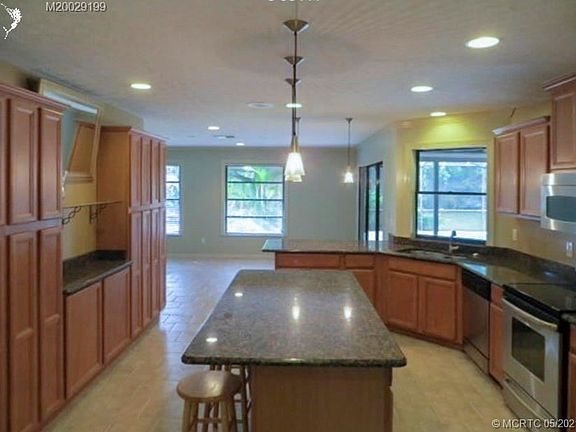 2nd image of 552 SE Norsemen Dr
