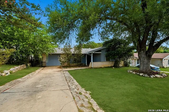 4515 Clear Spring Dr — Photo 3