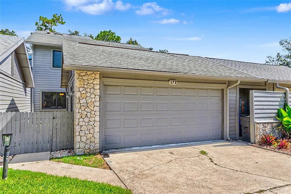 4 bed, 2.5 bath, 2645 sqft, $3,500 — Photo 1