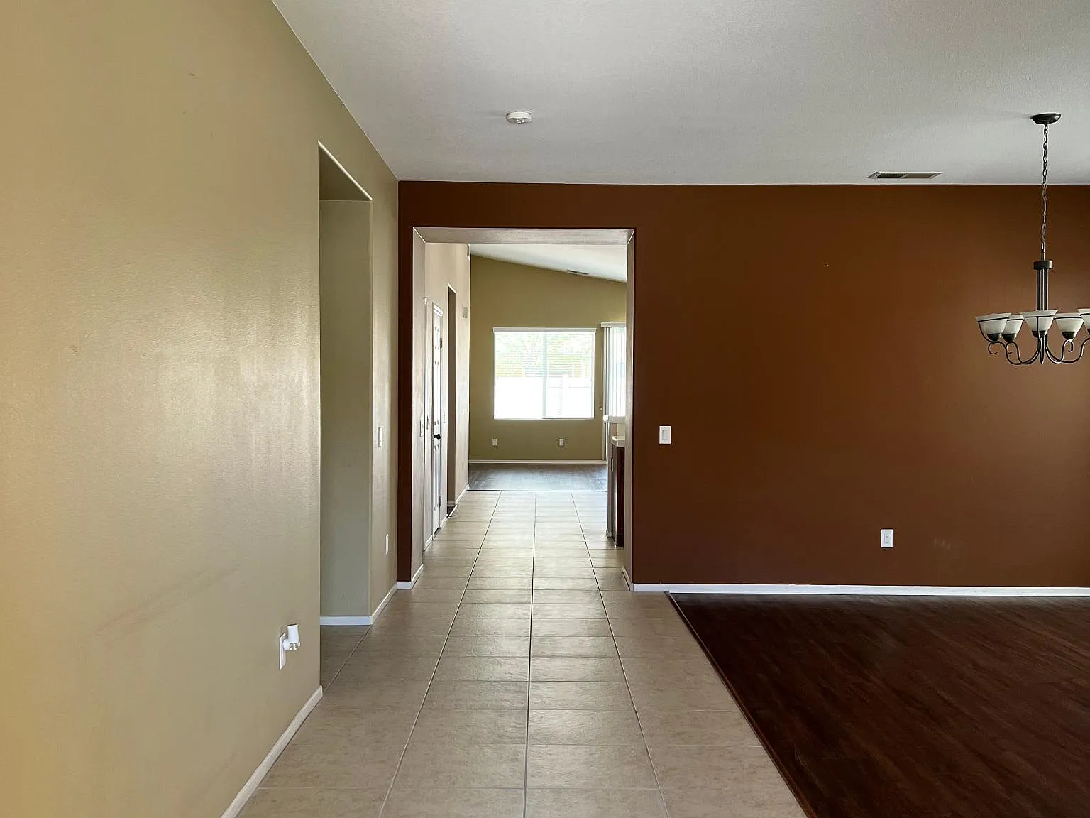 4 bed, 2615 sqft, $3,200 — Photo 2