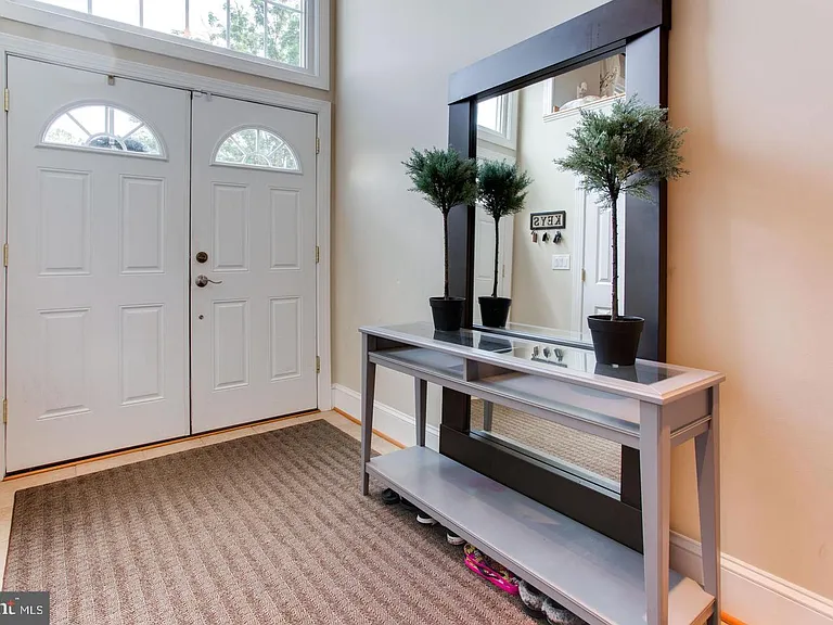 5407 Helm Ct — Photo 2