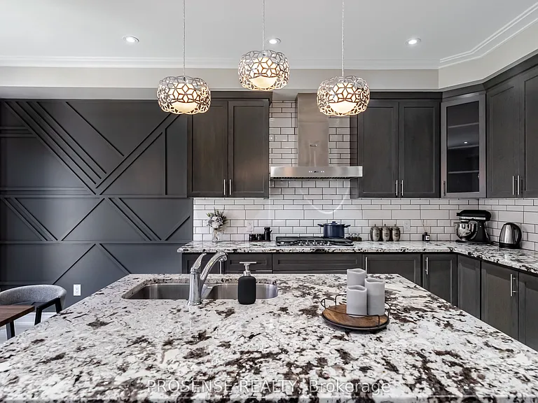 8 Macbean Cres — Photo 23