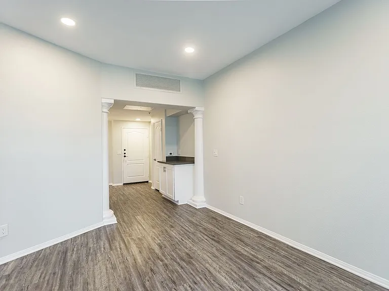 114 North Doheny Drive — Photo 12
