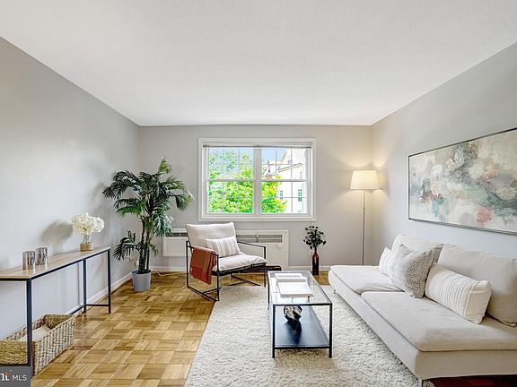 3rd image of 4352 N Pershing Dr #43522