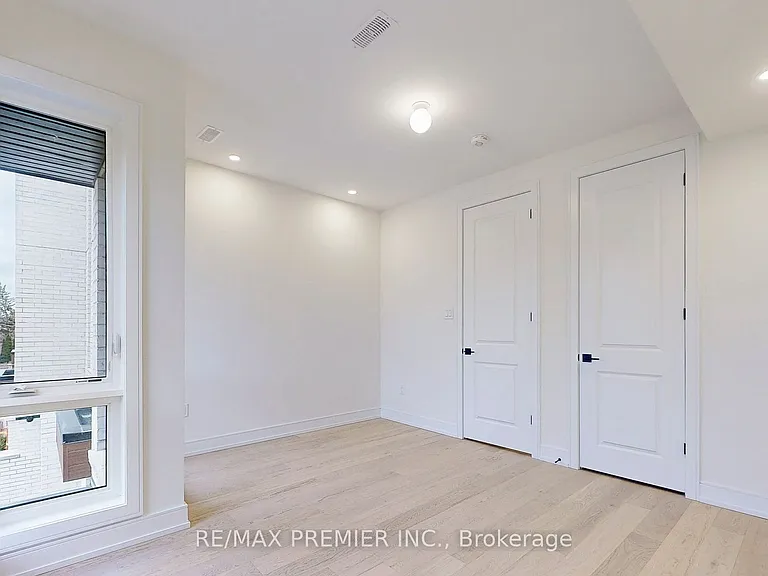 208 McRoberts Ave — Photo 25