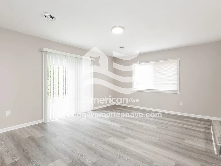 671778_003_wm_-_living_room_13300111.jpg