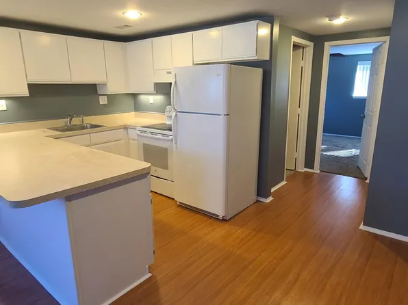 36024 Division Rd APT 2A, Richmond, MI 48062