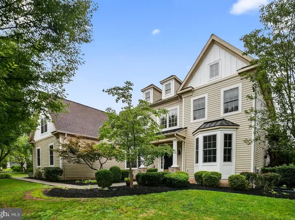 512 Championship Dr, Harleysville, PA 19438