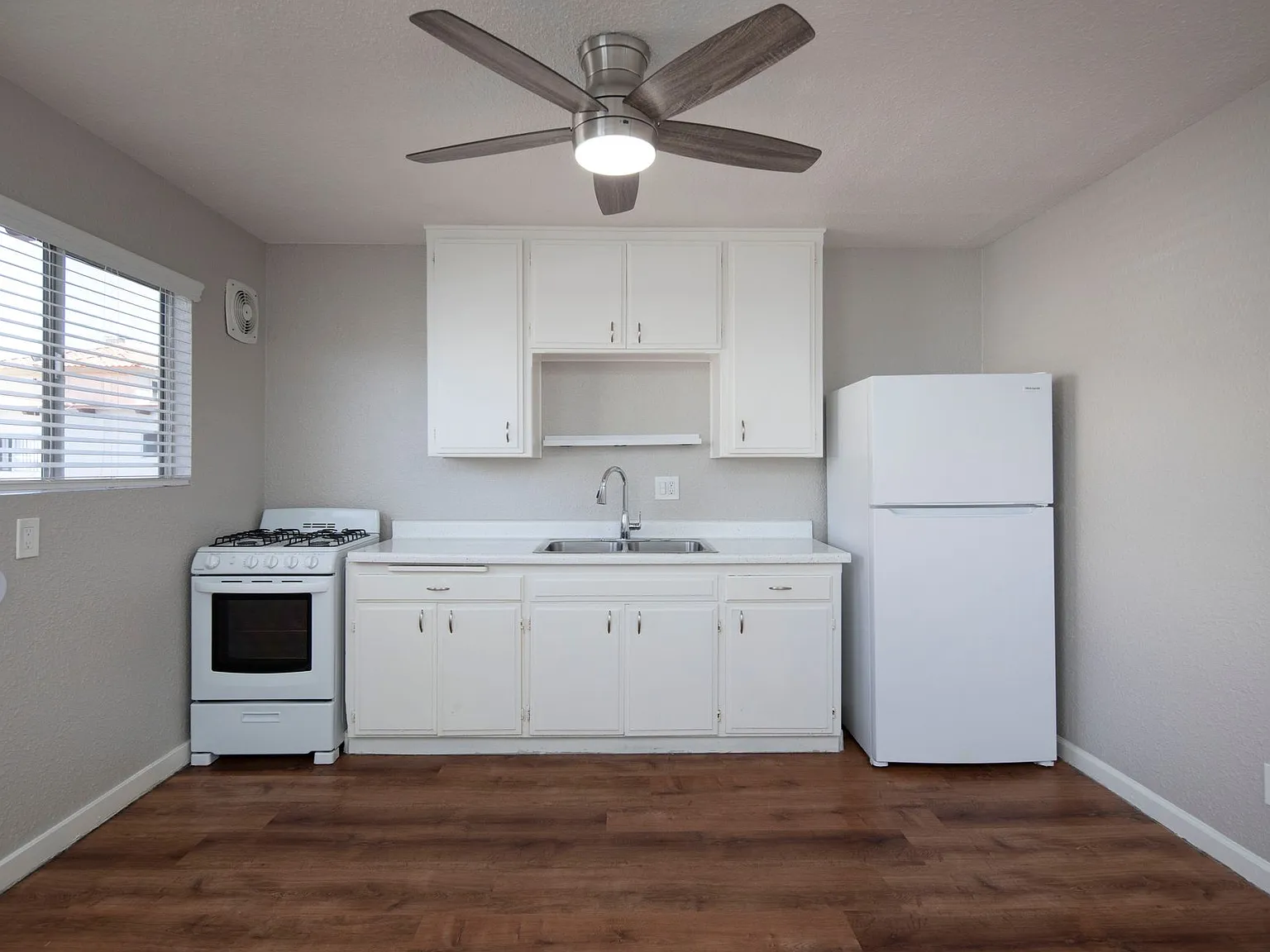 Paloma Apartments — Photo 4
