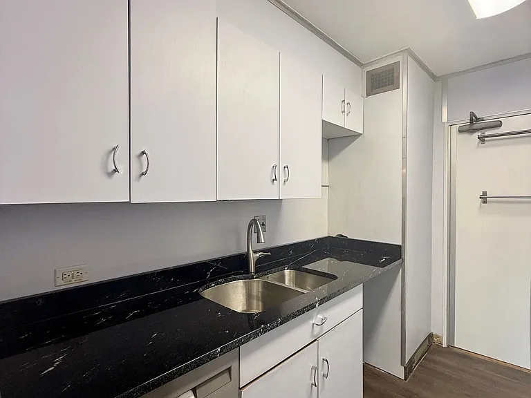 1301 N Harrison St #608-608-608 — Photo 13