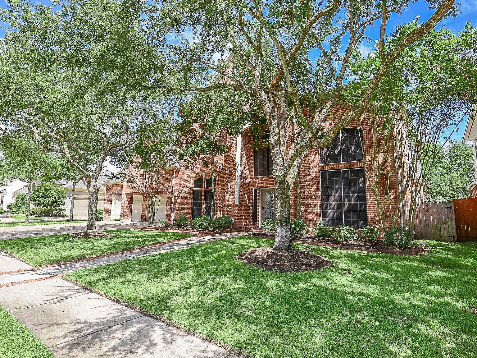 6 bed, 4.5 bath, 5136 sqft, $5,700 — Photo 4