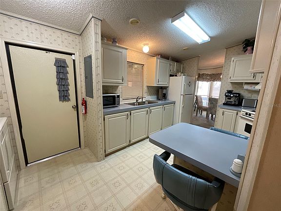 3rd image of 2607 Universal Dr