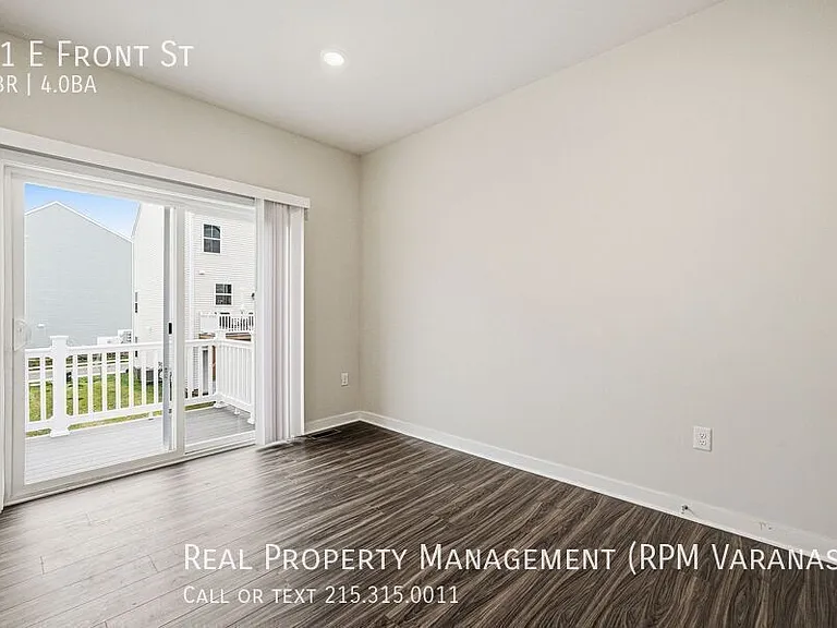 21 E Front — Photo 10