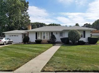76 Park Forest Rd, Cranston, RI 02920