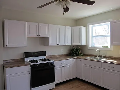 16 Dewey St #B Photo 1 16 Dewey St #B Photo 1