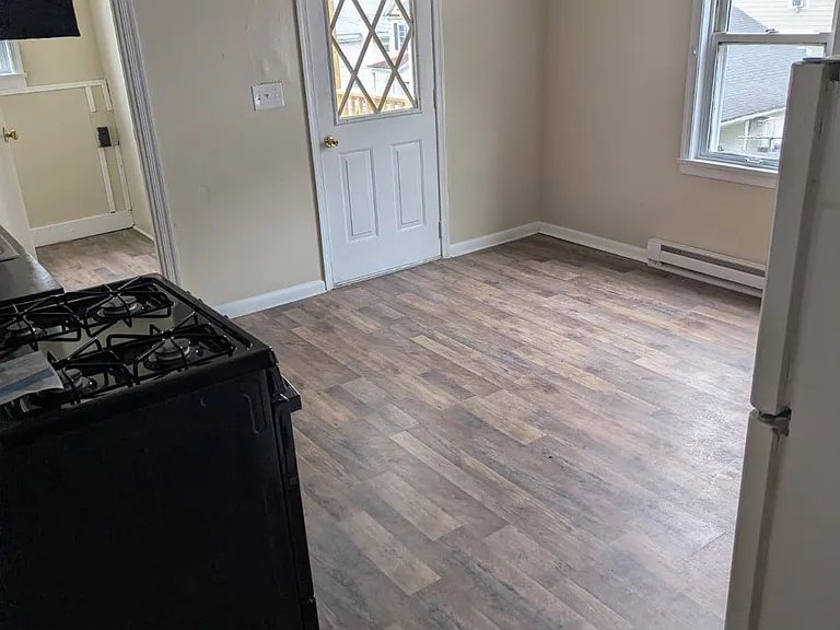 604 Ackley St — Photo 3