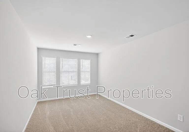 753 Ridgley Dr — Photo 18