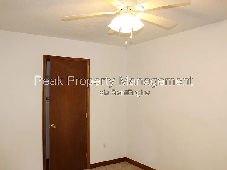 6452 Lakeway Dr — Photo 9