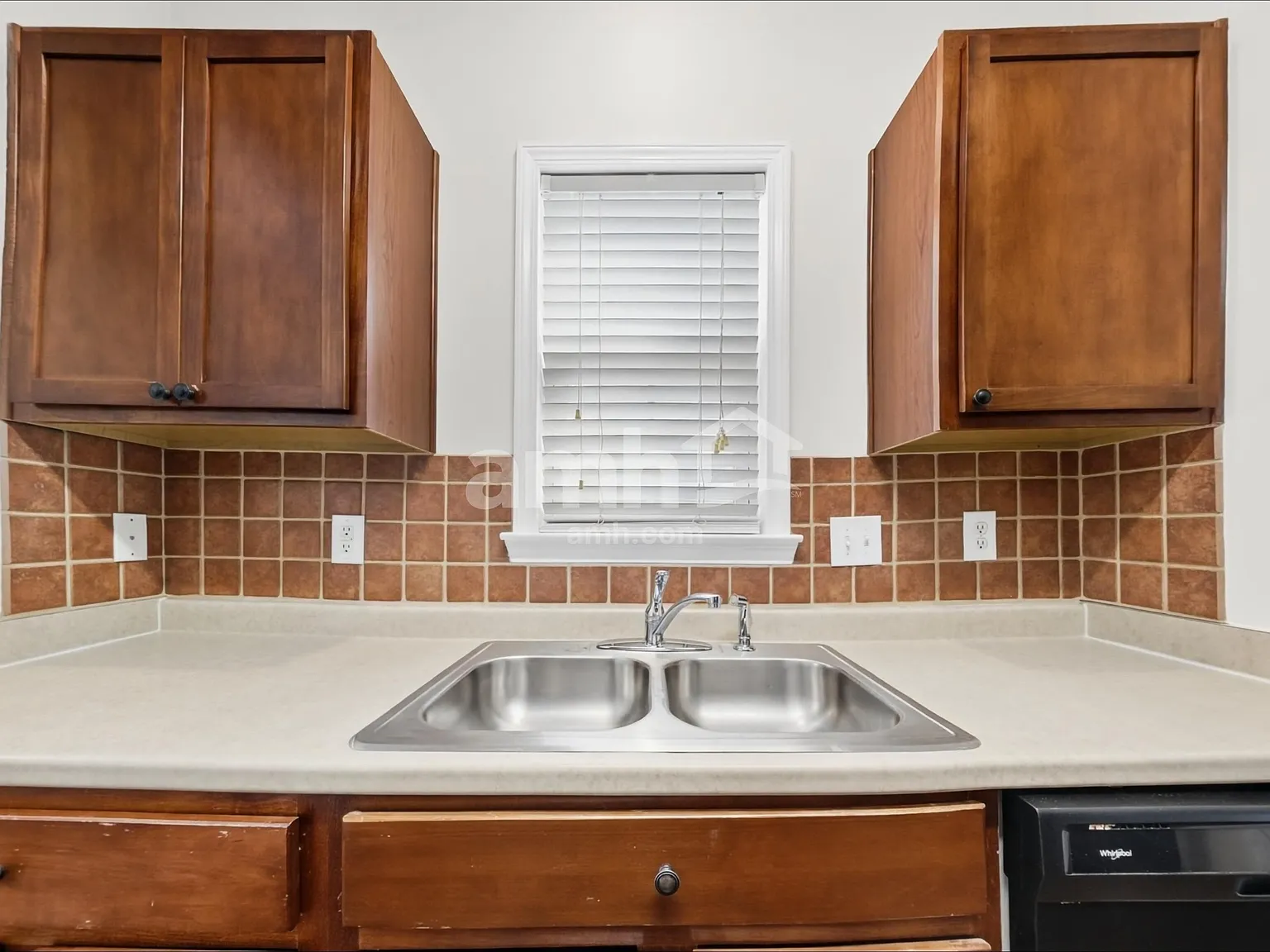 3 bed, 2.5 bath, 1335 sqft, $1,695 — Photo 3