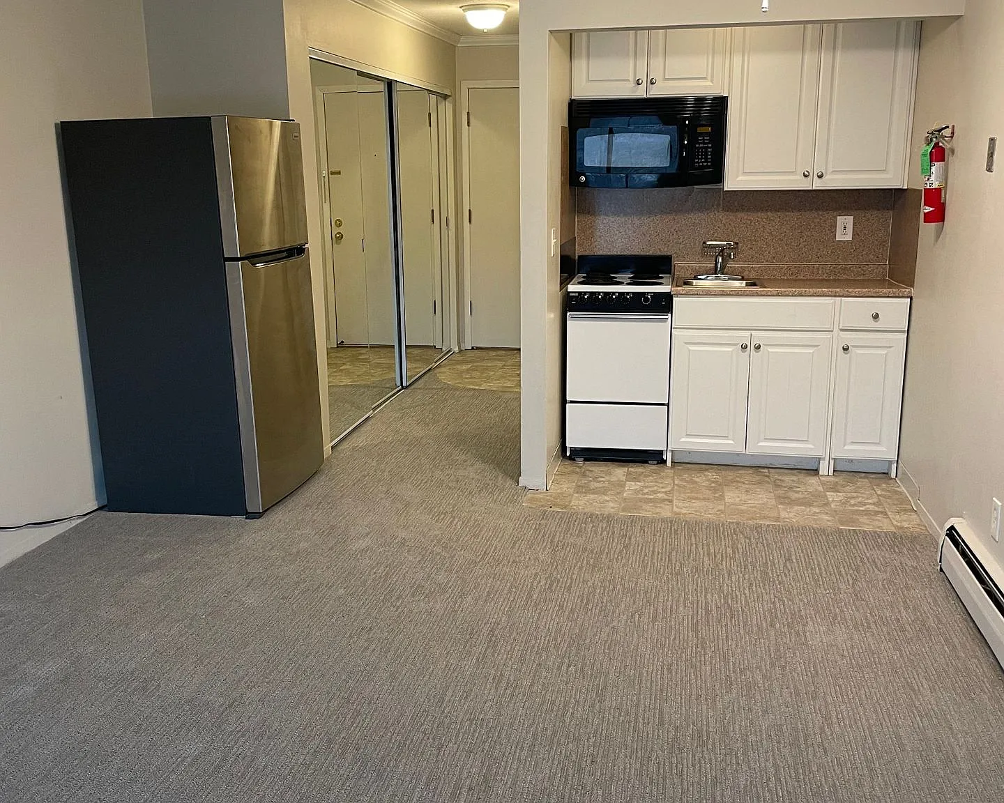 1040 Cleveland Apartments — Photo 2