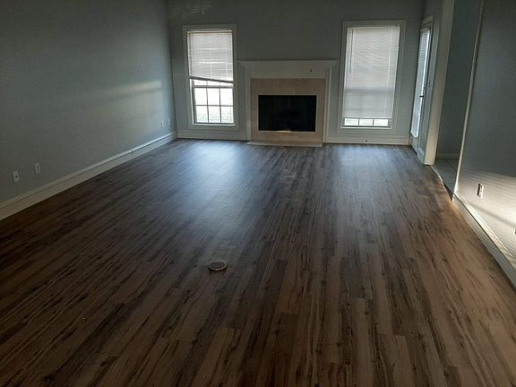 2nd image of 305 NE Cobblestone Ln