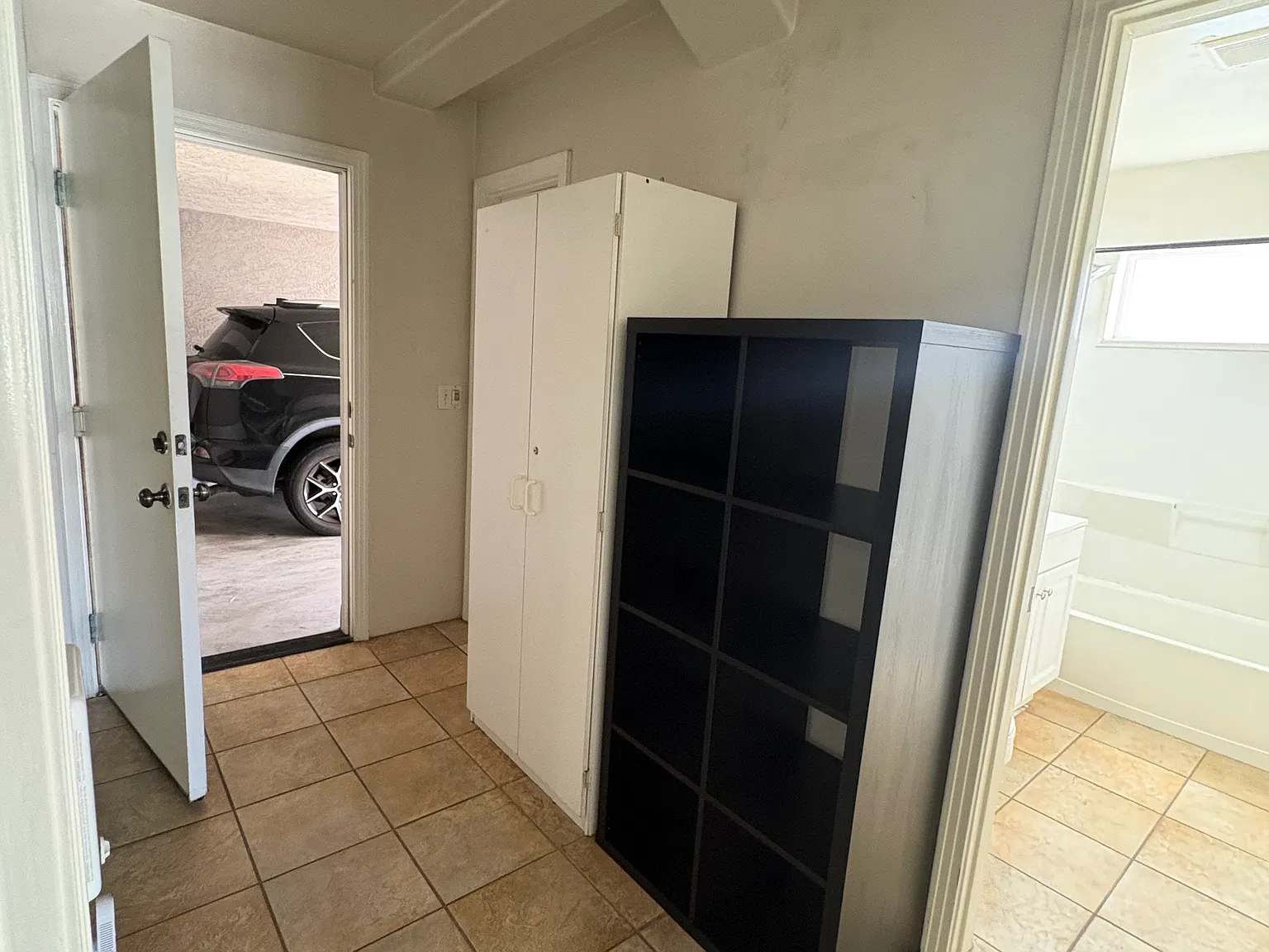 2 bed, 800 sqft, $4,200 — Photo 2