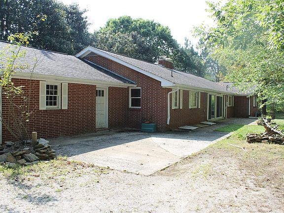 4th image of 125 Tulip Ave