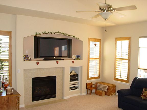 Living Room w/fireplace