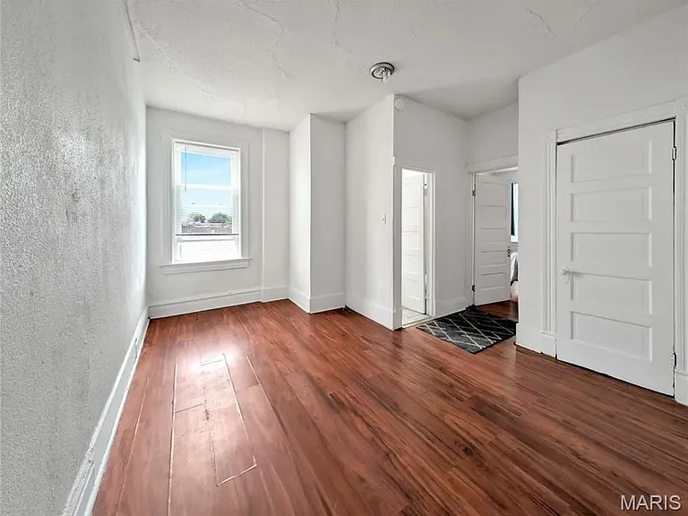5913 S Broadway — Photo 9
