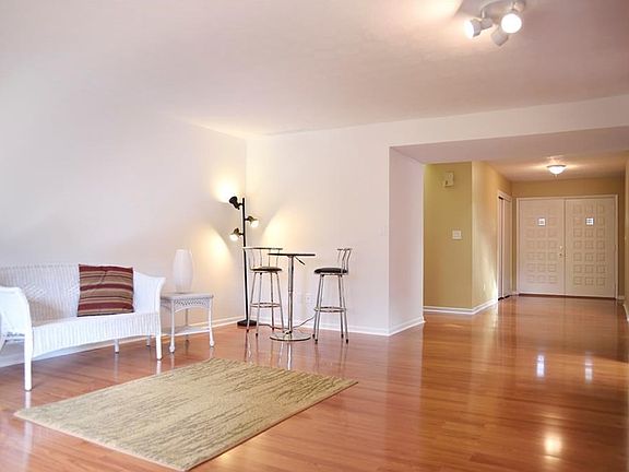 4th image of 4460 Valley Brook Dr