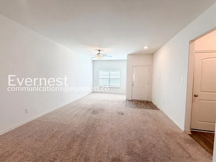 5 bed, 2.5 bath, 2542 sqft, $1,850 — Photo 2