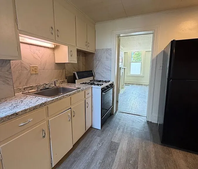 717 W Market St #A — Photo 15
