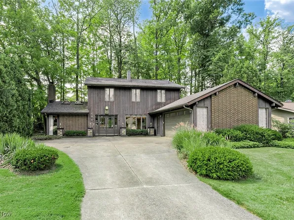 191 Parkview Dr, Aurora, OH 44202