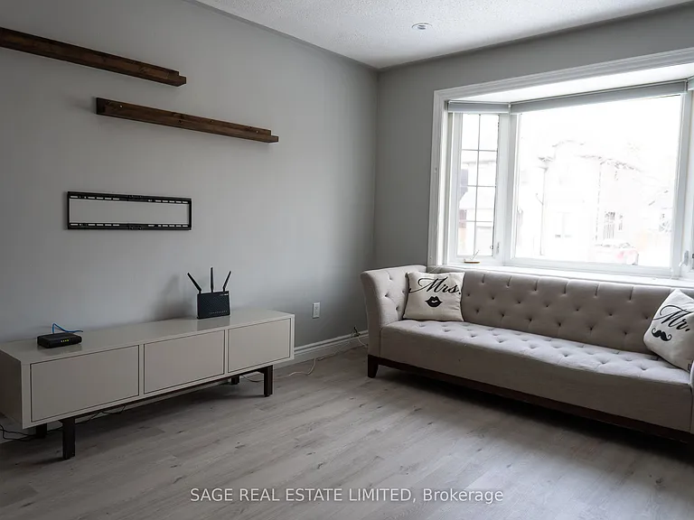37 Tiago Ave #MAIN FLOOR — Photo 3
