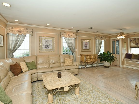 3rd image of 659 Priscilla Pl