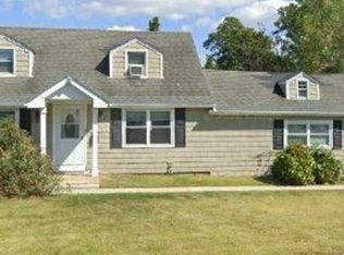 95 Carlls Path, North Babylon, NY 11703